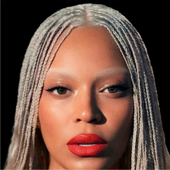 Dolce & Gabbana Red Lip Lacquer - Picture 6 of 6